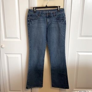 Apartment nine boot cut low rise jeans size 6